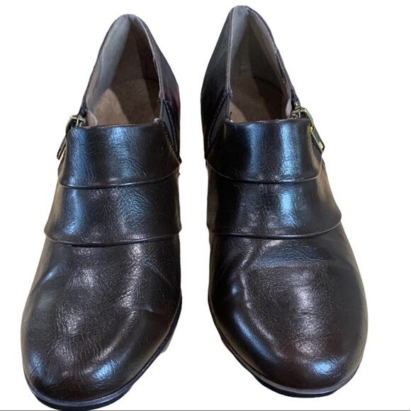 Aerosoles  shoes shooties. Side zip slip on ankle booties. Size 8. Heel rest - Picture 9 of 10